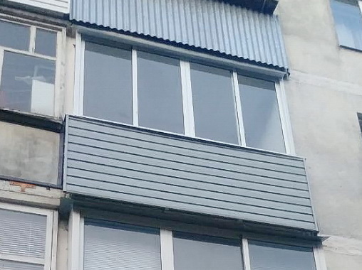 Используем сайдинг для обшивки балкона